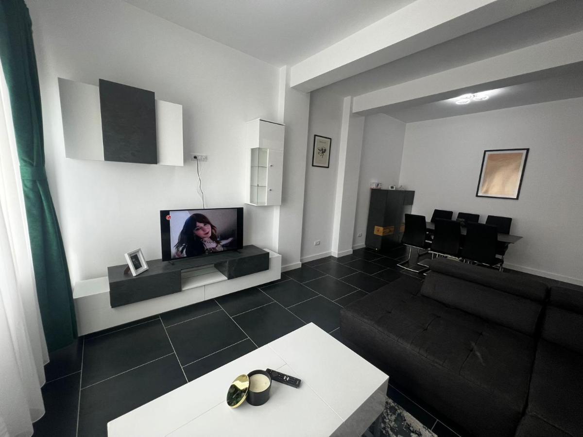 Marvellous Aparthotel With Master Apartments Suceava Exterior photo