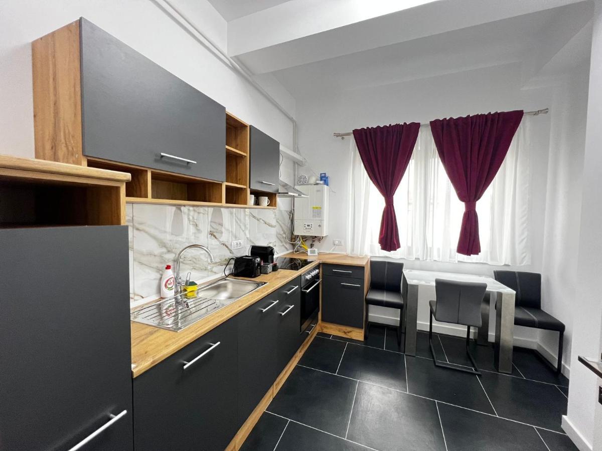 Marvellous Aparthotel With Master Apartments Suceava Exterior photo